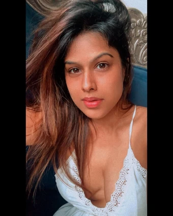 Nia Sharma raises temperatures for her fans in the just-out-of-bed look