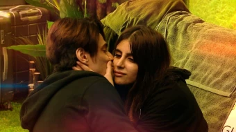 Bigg Boss 15 Day 9 Photo: Miesha Iyer and Ieshaan Sehgaal Share a Steamy Kiss