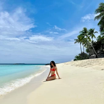 Manushi Chhillar's wet hair and sunglasses add glam to her beach vibes