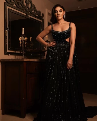 Shefali Jariwala cuts a sexy figure in the sequinned black dress