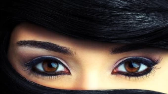 Beautiful Brown Eyes Picture in Close Up