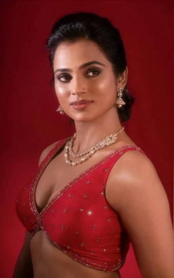 Ramya Pandian share semi tradetional dress photoshoot