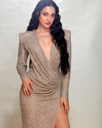 Kiara Advani looks breathtakingly beautiful in this glamorous avatar