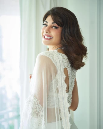 Jacqueline Fernandez keeps it pretty in the all-white look