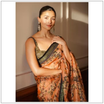 Alia Bhatt looks like a dream in the Sabyasachi saree