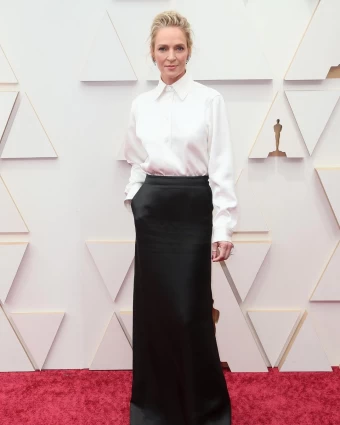 Uma Thurman looks classy in a Bottega Veneta monochrome outfit