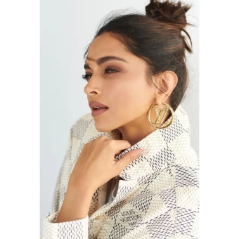 Deepika Padukone looks chic in the messy updo