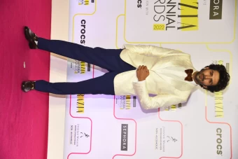 Kartik Aryan looks dapper at the awards