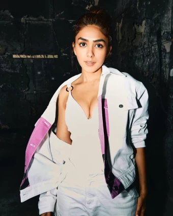 Mrunal looks sexy in a cleavage baring, bodycon pink top
