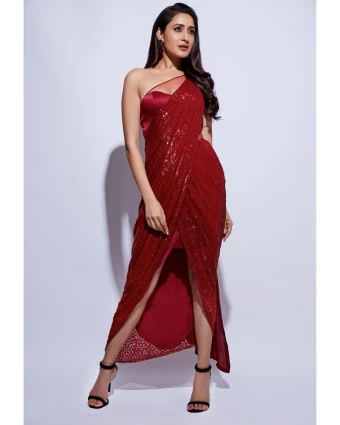 Pragya Jaiswal looks uber hot in the red shimmery saree