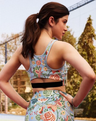 Shanaya Kapoor strikes the superhero pose in the stylish activewear set