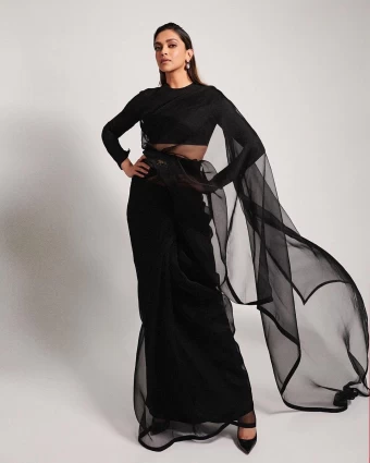 Deepika Padukone looks chic in the black sheer chiffon saree