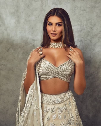 Tara Sutaria is making heads turn in her ethnic avatar