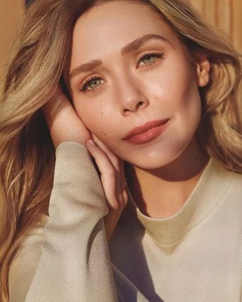 Elizabeth Olsen Happy Face Mobile Wallpaper