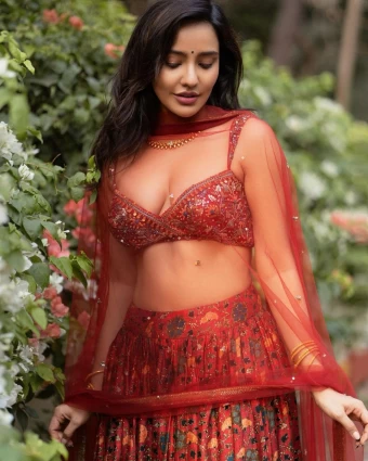 Neha Sharma looks drop-dead gorgeous in the racy lehenga choli set