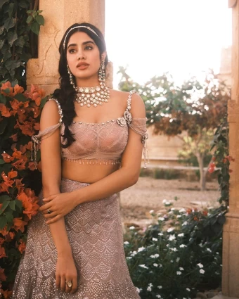 Janhvi Kapoor looks straight out of a painting in the lilac lehenga