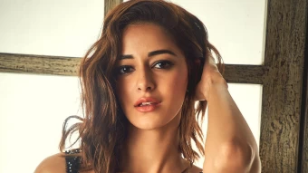 actress ananya panday girl model is posing for a photo hd girls