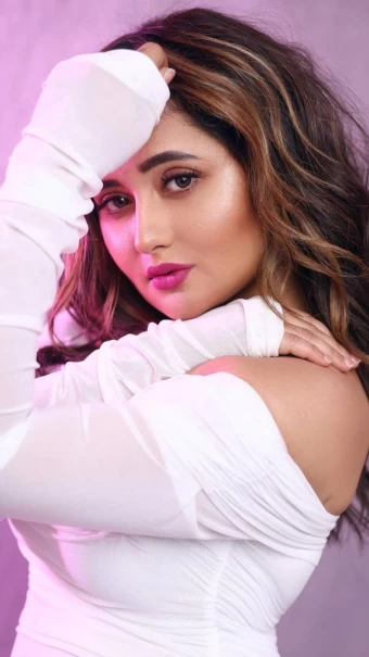 Rashami Desai looks pretty with the dewy makeup