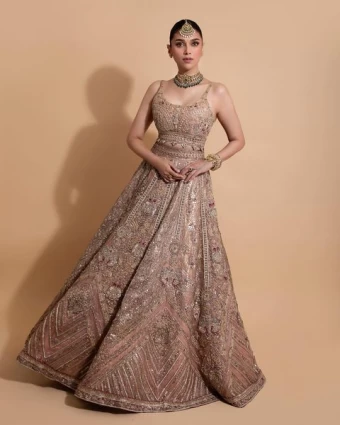 Aditi Rao Hydari looks statusque in an embellished lehenga