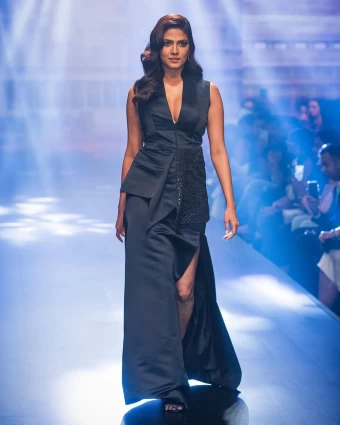 Malavika Mohanan stabs hearts as showstopper on ramp, fans love it