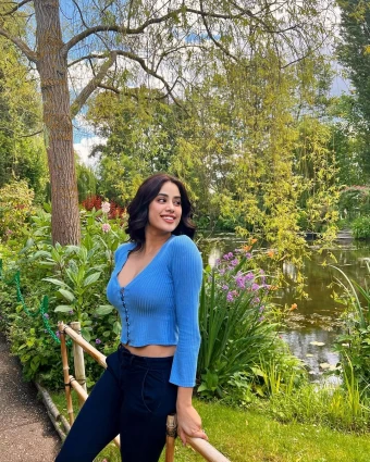 Janhvi Kapoor Looks Drop-dead Gorgeous In Blue Cardigan