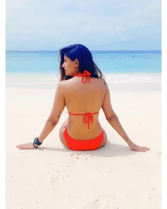 Shreya Dhanwanthary flaunts her toned figure in the coral monokini