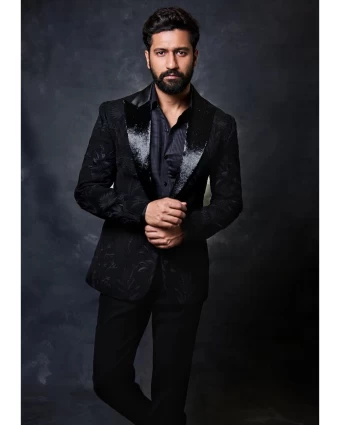 Vicky Kaushal exudes elegance in the black suit