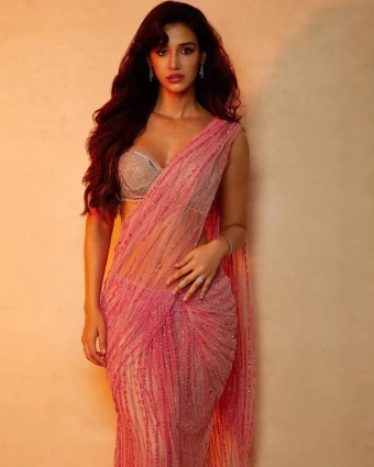 Disha Patani is making internet go tizzy with her saree-clad pictures