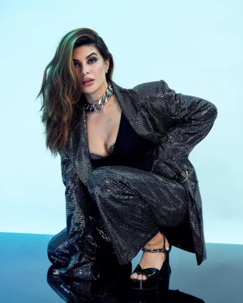 Jacqueline Fernandez looks super stylish in the chic ensemble