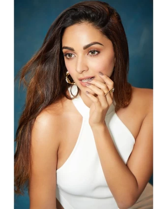 Kiara Advani looks gorgeous in the white halterneck outfit