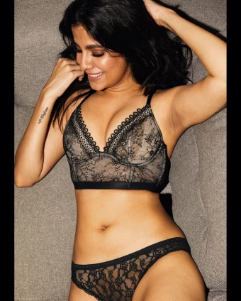 Shreya Dhanwanthary looks racy in the lingerie shoot
