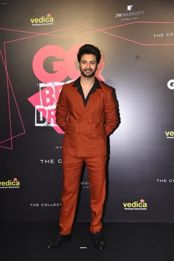 Rohit Saraf gives retro vibes in a brown double-breasted suit at the GQ Best Dressed Awards 2022