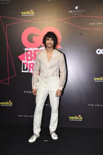 Shantanu Maheshwari looks smart in an all-white look at the GQ Best Dressed Awards 2022