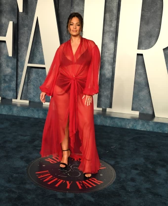 Ashley Graham looks red-hot in Dolce & Gabbana and Pandora jewels on the Vanity Fair Oscar Party 2023 red carpet