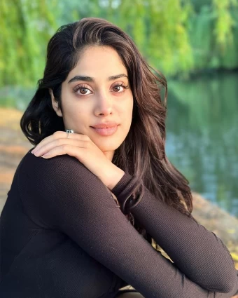 Janhvi Kapoor looks fresh faced by going makeup-free as she enjoys a day in the park