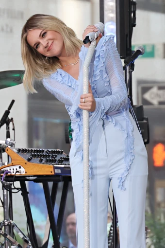 Kelsea Ballerini is a belle in blue as she performs for the 