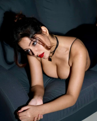 Indian Model Simran Kaur Latest Hottest Photo