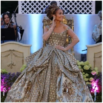 Jennifer Lopez sparkles in crystal encrusted gown