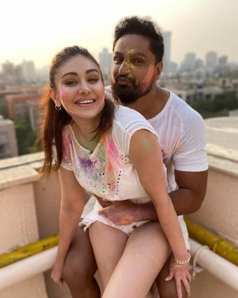 She was rushed to Bellevue Multispeciality Hospital in Mumbai by her husband, actor Parag Tyagi, and three others. However, doctors declared her brought dead.