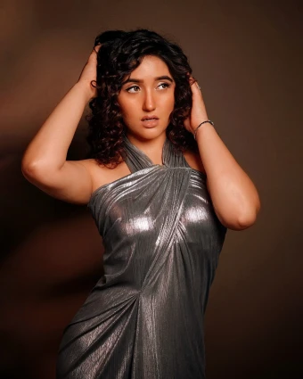 Bollywood Hot Ashnoor Kaur