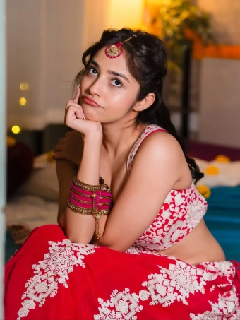 Bachu’s style perfectly balances tradition with trend. The classic embroidery and contemporary silhouette showcased how cultural elements can be effortlessly reimagined for the modern woman.