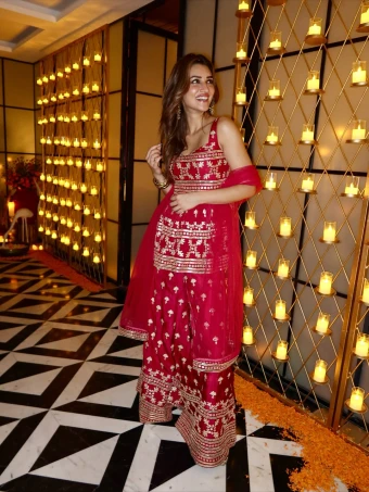 Kriti Sanon: Kriti sparkled in an ornate red sharara with kurti, embellished with shimmery golden details for her Diwali celebration.