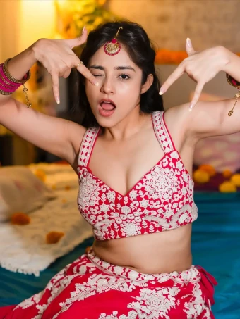 Riya Verma’s Diwali celebration was nothing short of breathtaking. Known for her lively personality and impeccable taste, she effortlessly captured the festive essence in a look that radiated both confidence and elegance.
