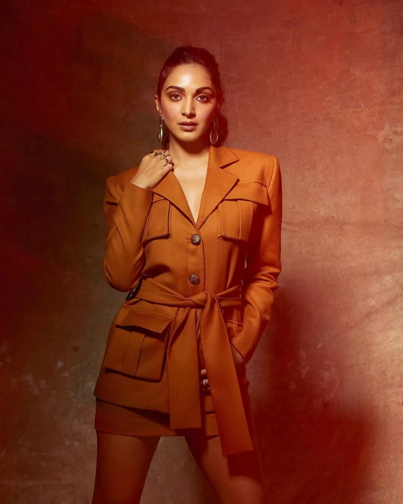 Kiara Advani looks smrt in the brown blazer dress