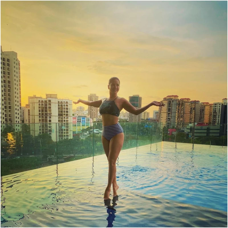 Sunny Leone looks sexy in a bikini as she chills in the pool