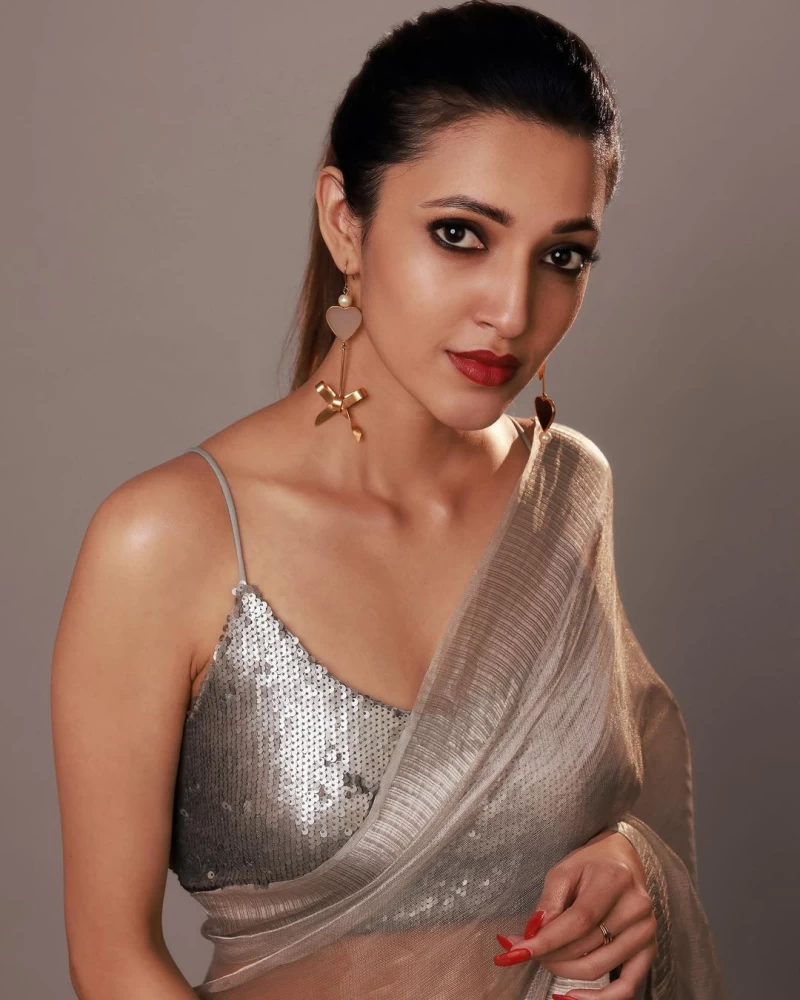 Neha Shetty looks stunning in the grey saree with the silver sequinned blouse