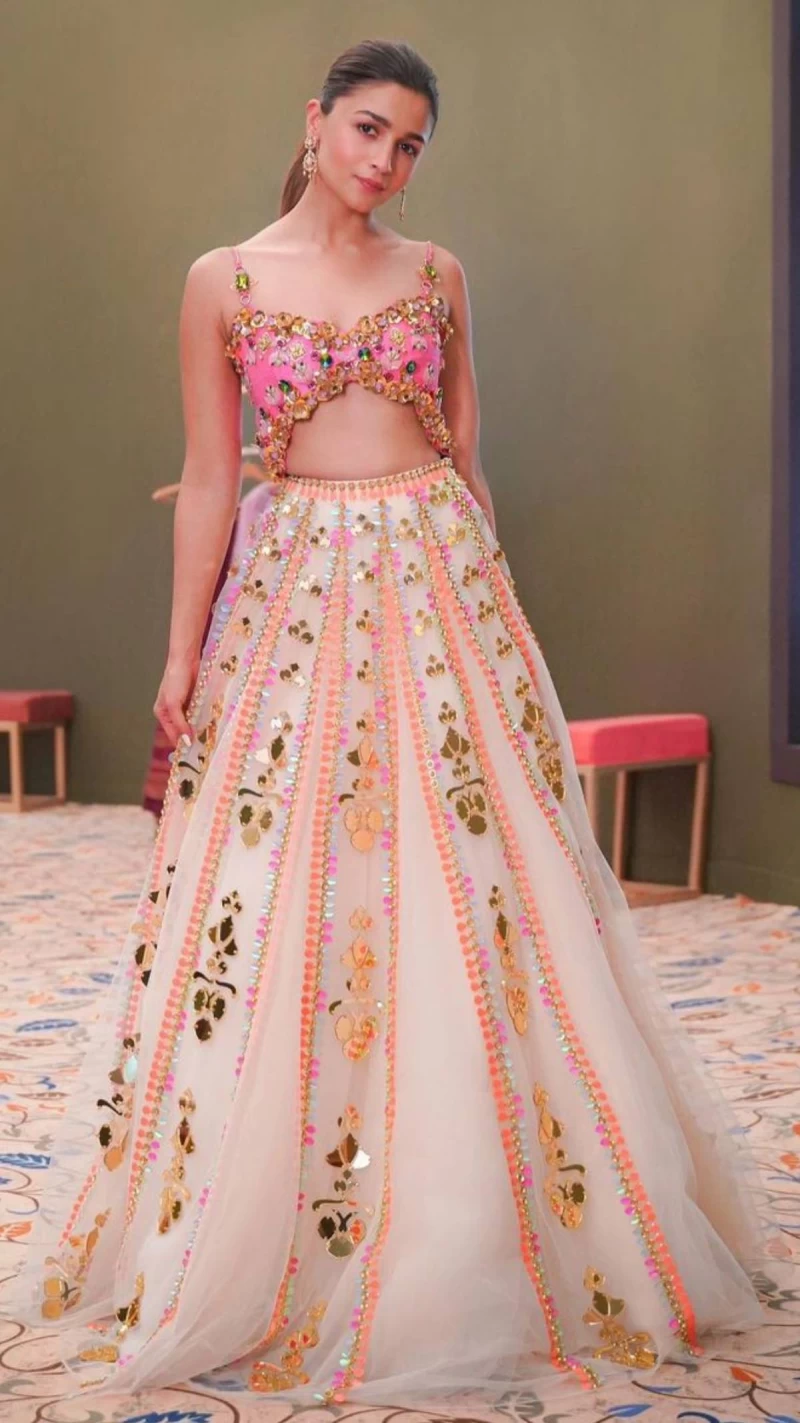 Alia Bhatt gives her twist to a modern princess in a quirky lehenga