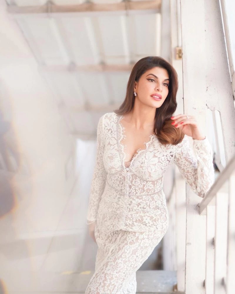 Jacqueline Fernandez looks breathtaking in the bridal-inspired dress