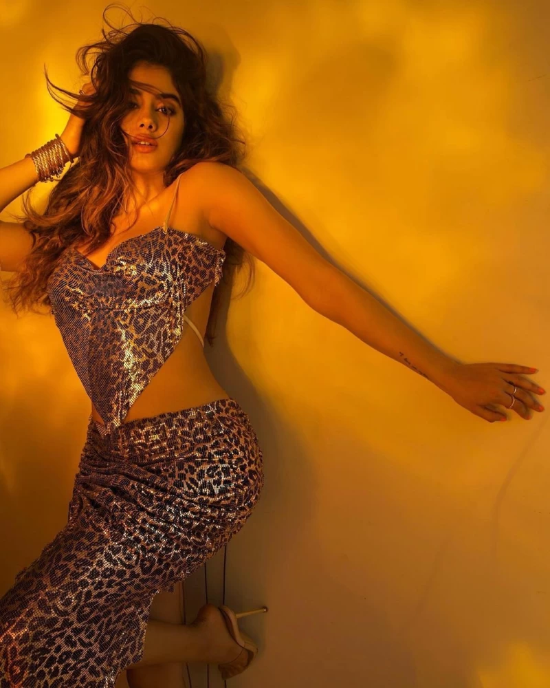 Janhvi Kapoor is scorching the internet with her sexy photoshoot