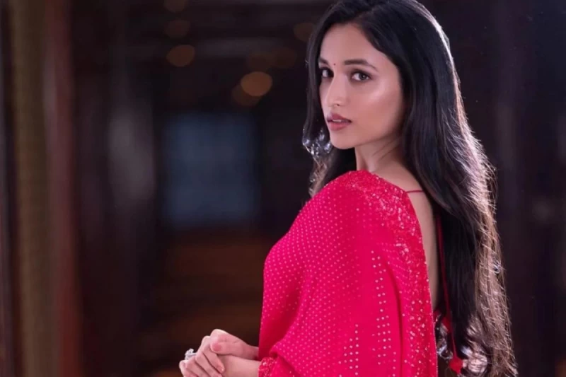 Srinidhi Shetty, The Beauty Queen Romancing With Yash in KGF: Chapter 2